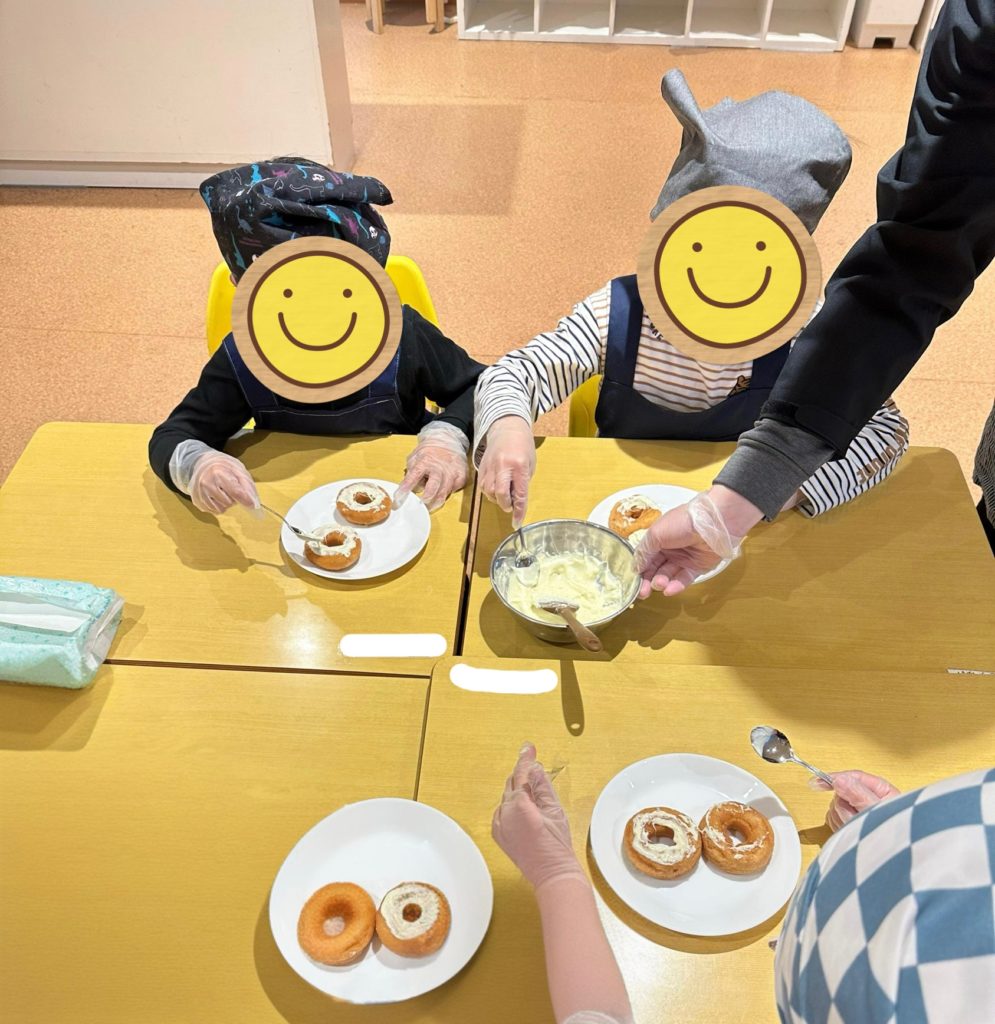 🎄🍩クリスマスデコレーションドーナツ作り🍩🎄 | クローバーキッズブログ